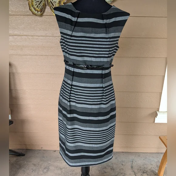 chinese dress ladies Sleeveless dress with matching belt and clean lines Silvian Heach